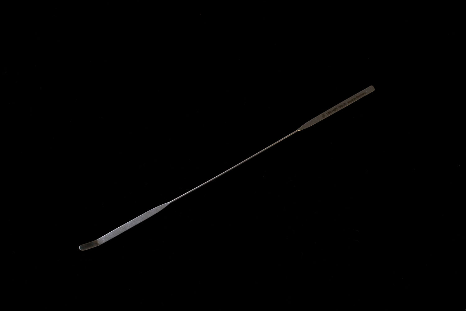 ステン先曲スパーテルツイン ヘラ部幅×ヘラ部長×全長（cm）：0.4×5.0×20