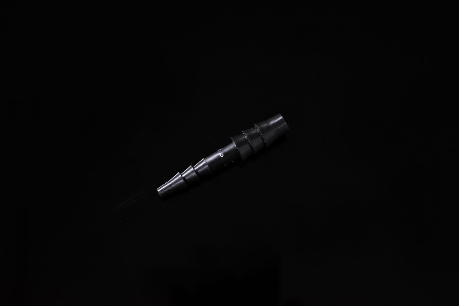 黒色PPストレート異径継手 軟質チューブ内径3mm：1/8"⇔6.5mm：1/4"用