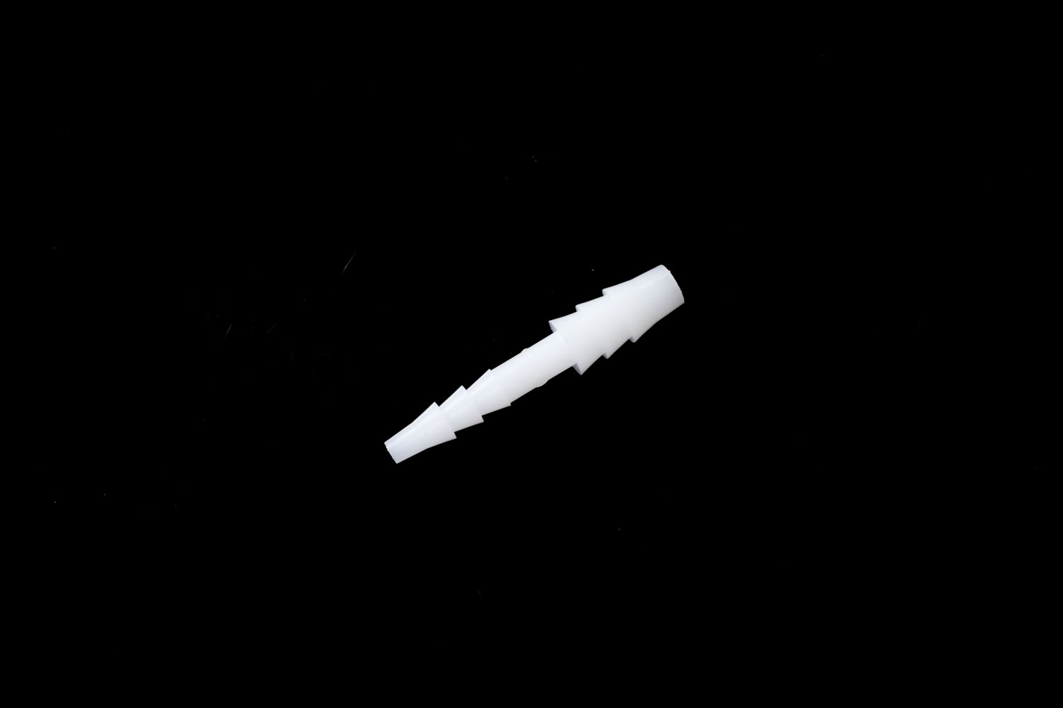 白色PPストレート異径継手 軟質チューブ内径3mm：1/8"⇔6.5mm：1/4"用