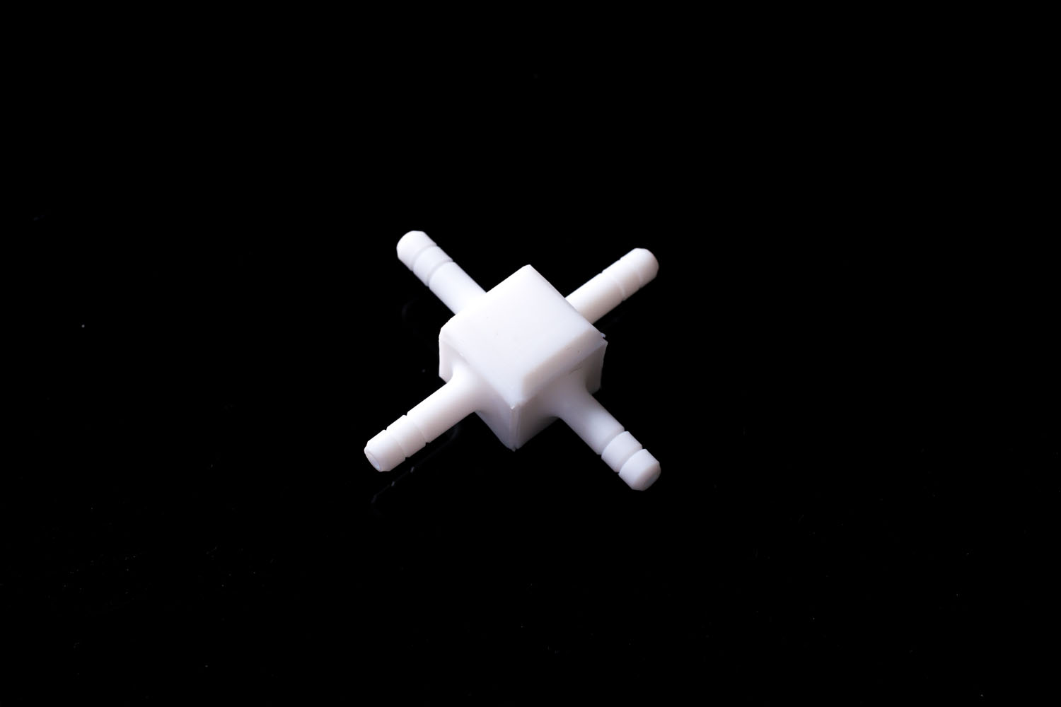 PTFE 4方コネクター 適用チューブ内径4mm