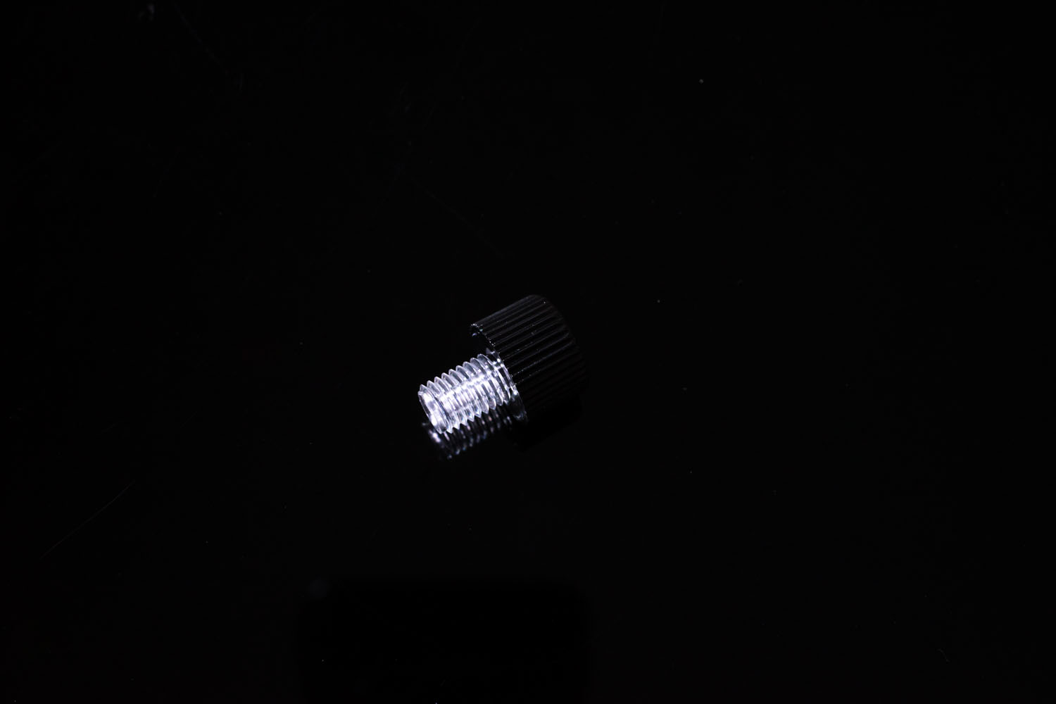 1/16"PC黒色ヘッドナット (1/4-28UNFオス)