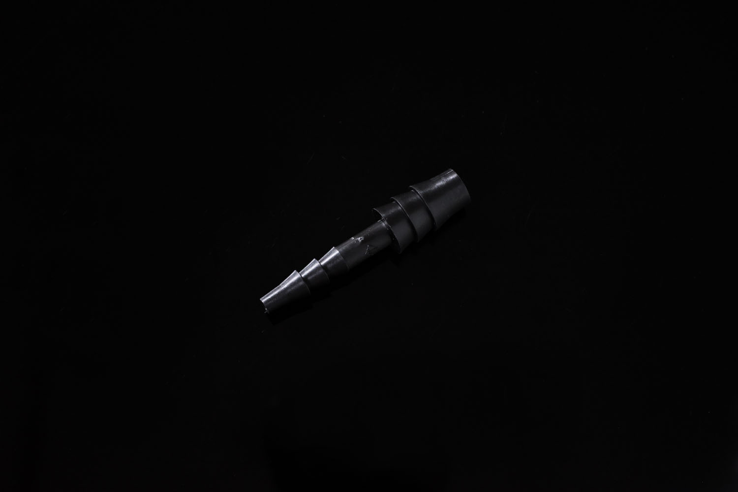 黒色PPストレート異径継手 軟質チューブ内径3mm：1/8"⇔8mm：5/16"用