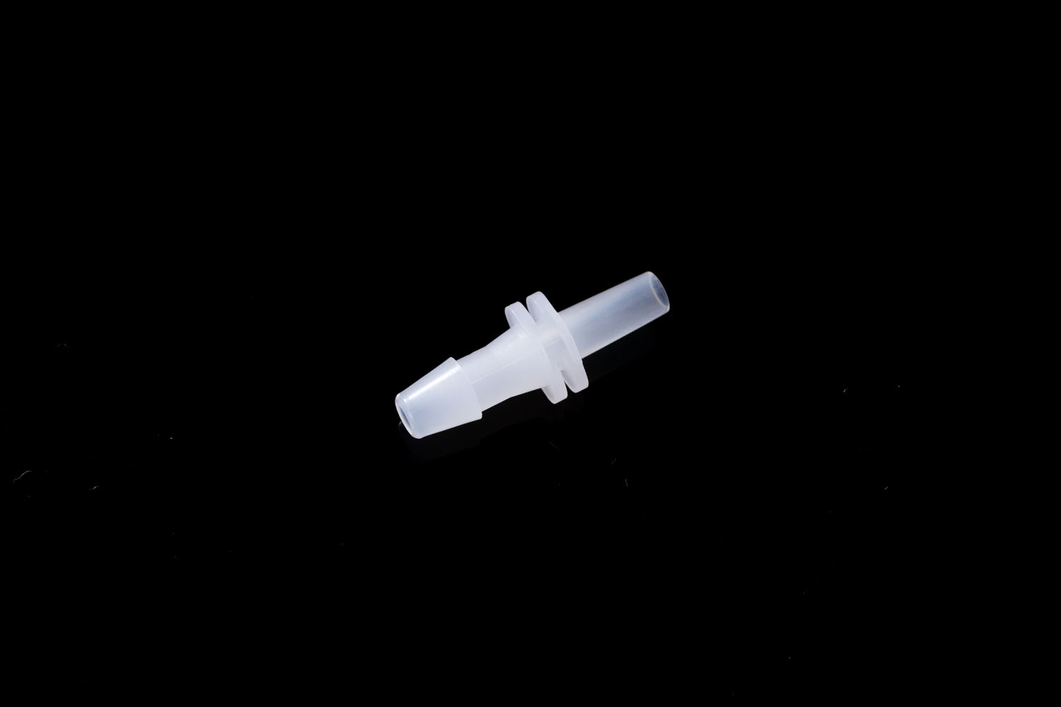 PVDFオスルアーフィッティング(VRS) 軟質チューブ内径4.0mm：5/32"